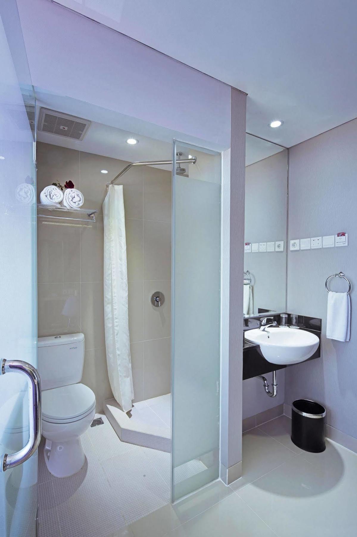 G Suites Hotel By Amithya Surabaya Eksteriør bilde